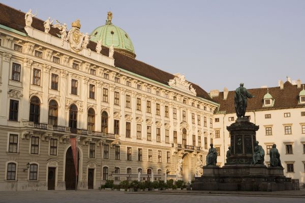 Hofburg.jpg